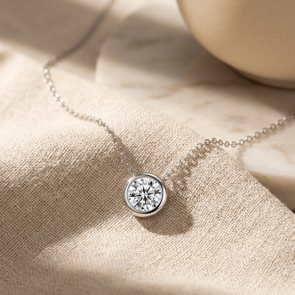 Bubble necklace in gold plating with moissanite stone