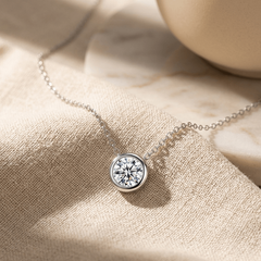 Bubble necklace in gold plating with moissanite stone