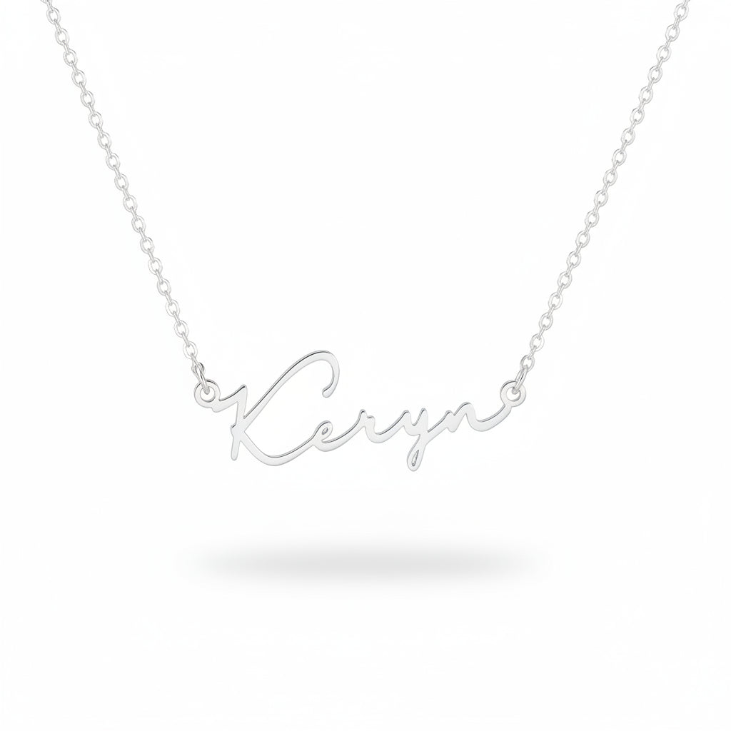 Custom name necklace in 925 silver with electroplated gold or rose gold finish. Adjustable length (21–50cm). The perfect thoughtful gift – order your engraving today. aru collection