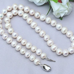 Pearl necklace with silver clasp close-up view