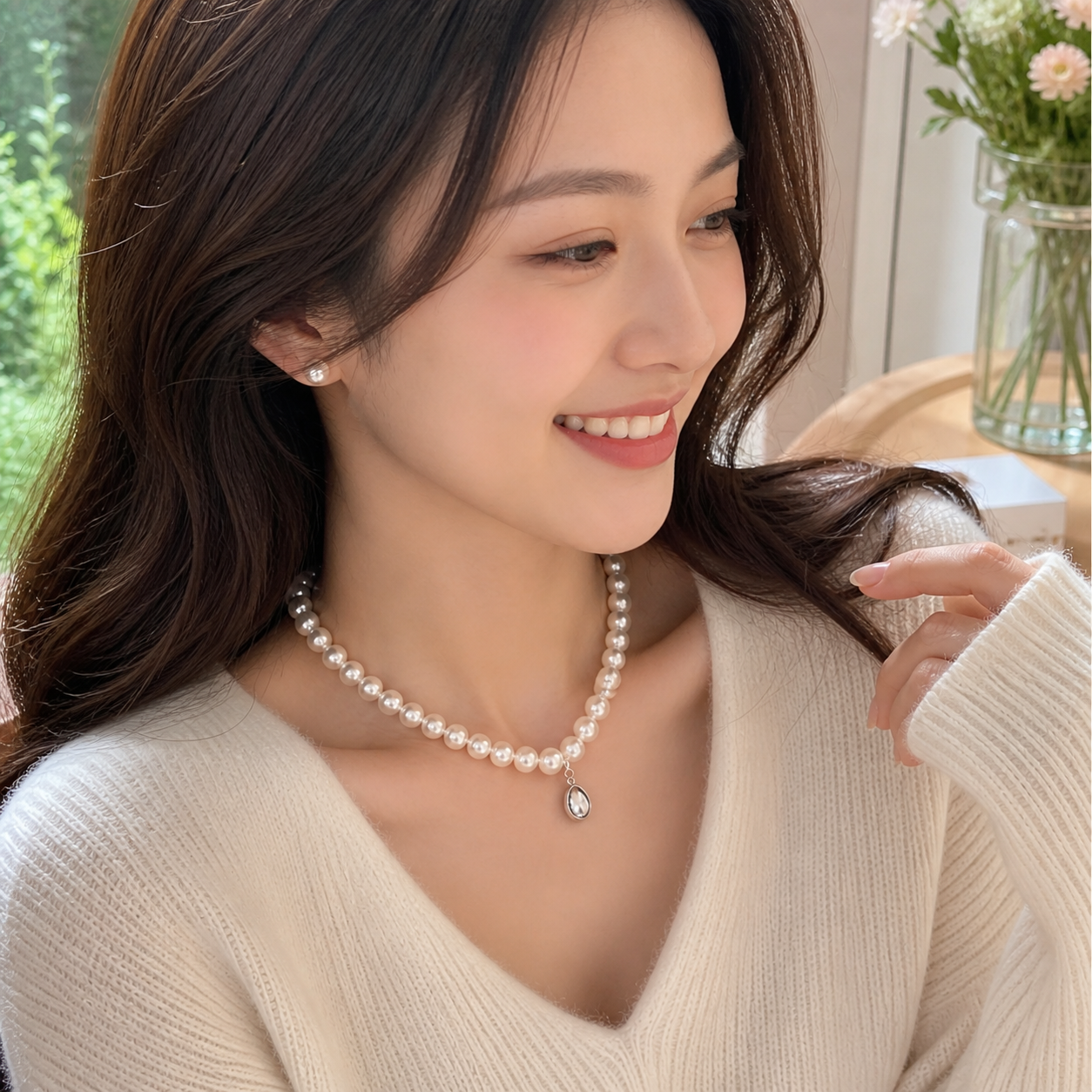 Natural freshwater pearl necklace with silver clasp detail