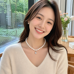 Freshwater pearl necklace, near-round pearl detail
