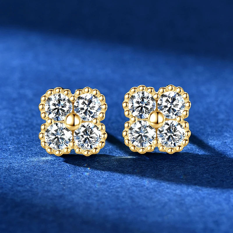Four-leaf clover moissanite bracelet detail